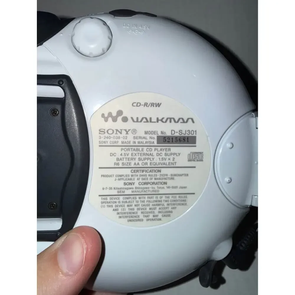 Mint Sony S2 Sports Walkman D-SJ301 Portable CD Player, Orig. Headphones & strap